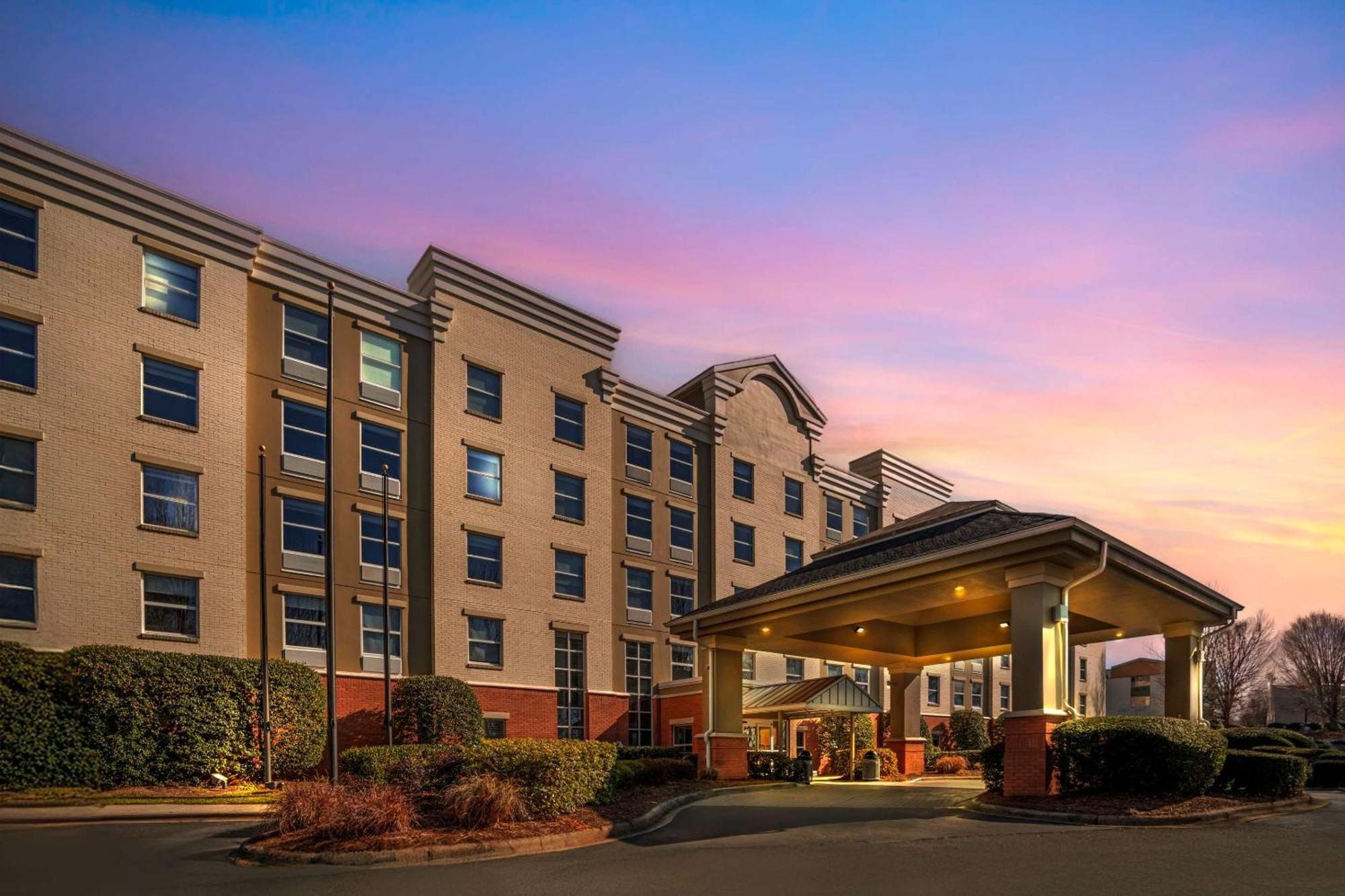 Comfort Suites Near Birkdale Village- Huntersville Bagian luar foto